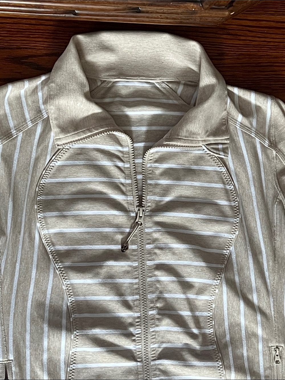 lululemon athletica Beige Striped Bomber Jacket size 10 - Picture 7 of 10